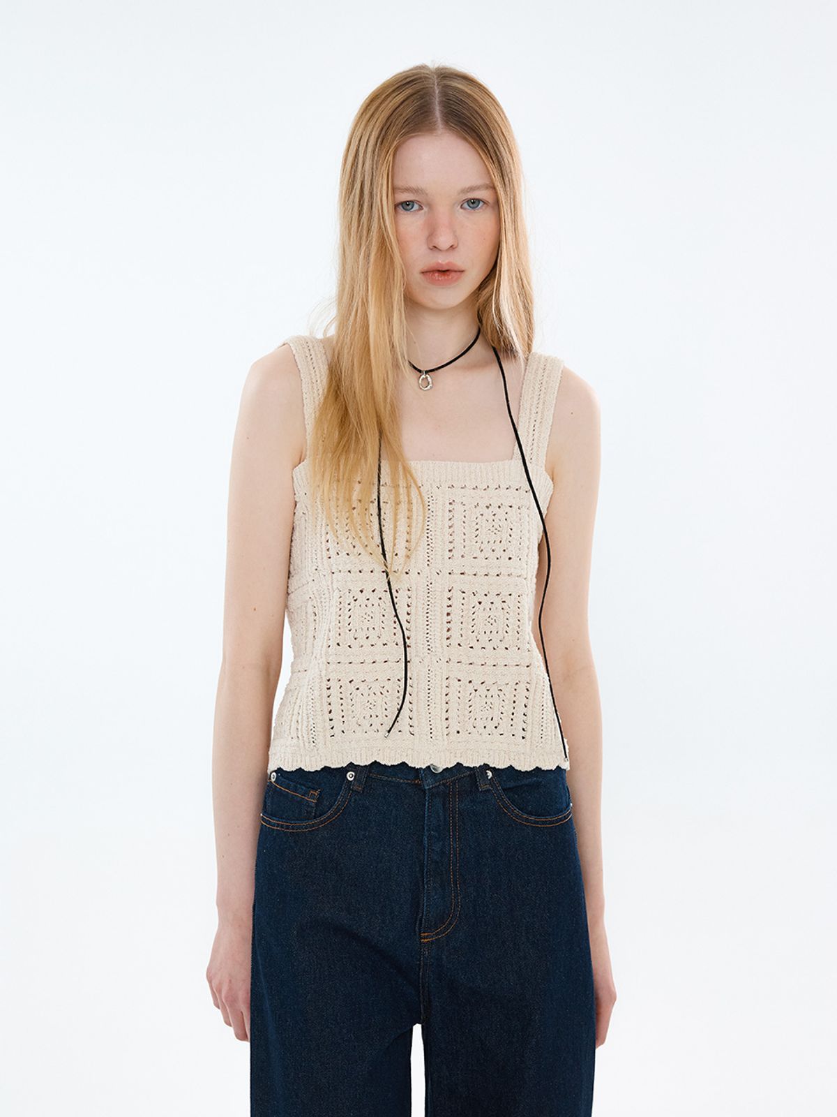 엘유브이엠(LUVM) SCALLOP BACK BUTTON KNIT BUSTIER_CREAM