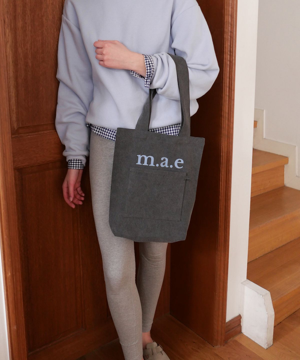 무쿠앤에보니(MUCU AND EBONY) m.a.e Our logo Bag _ Charcoal