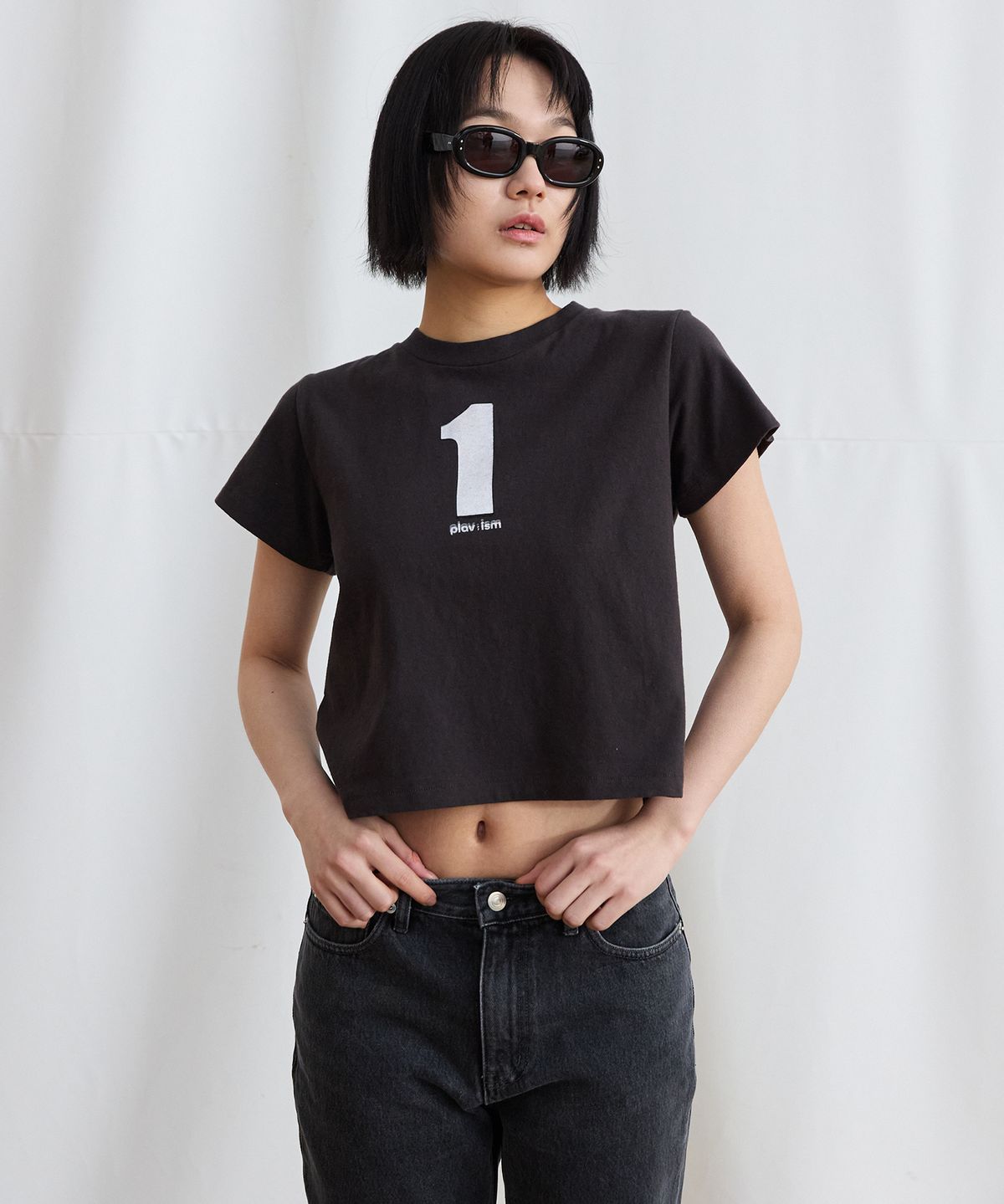 플라비즘(PLAVISM) Women Crop Graphic Tee - Black