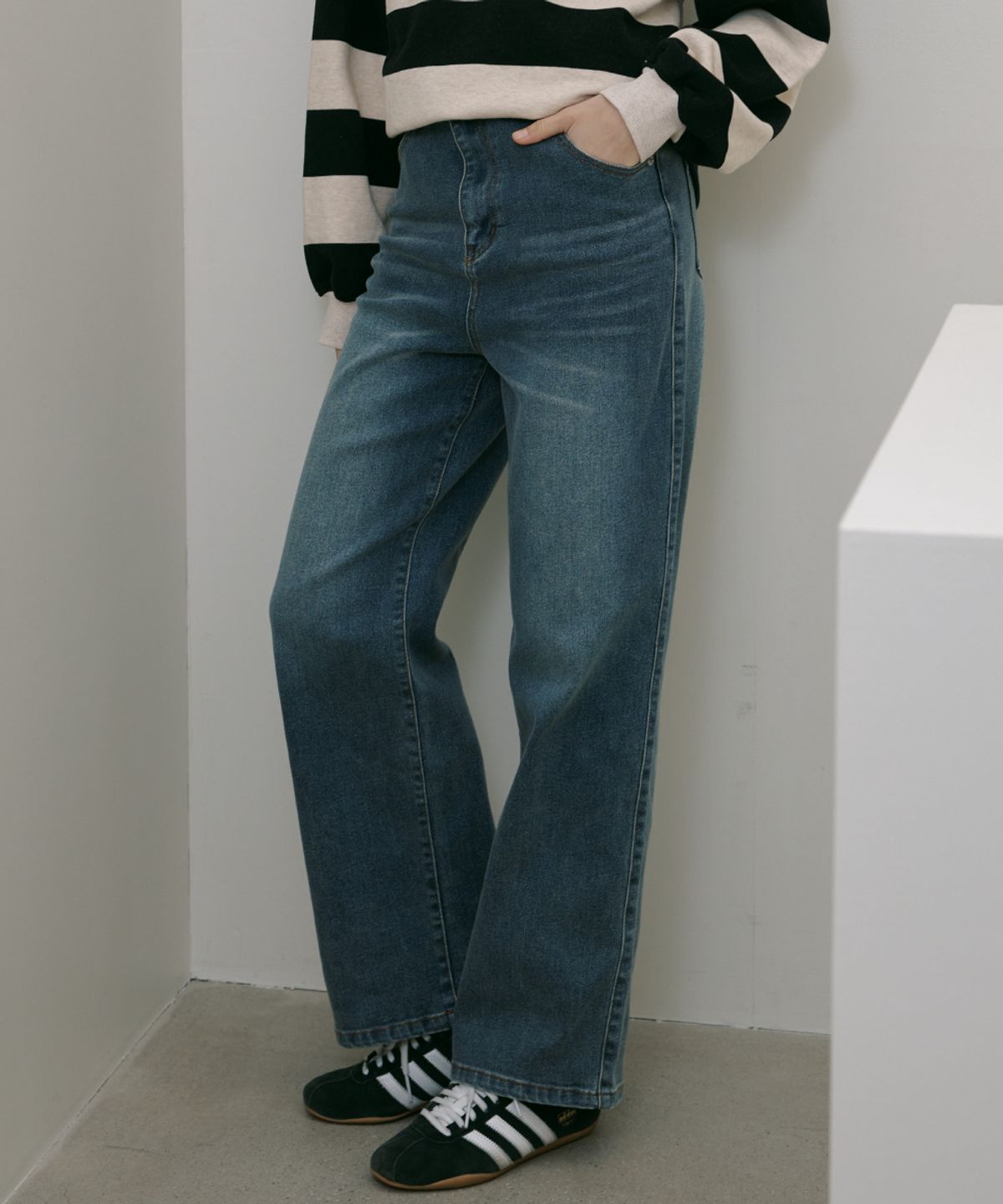 이븐시아(EVENCIA) 워싱 일자핏 스판 데님