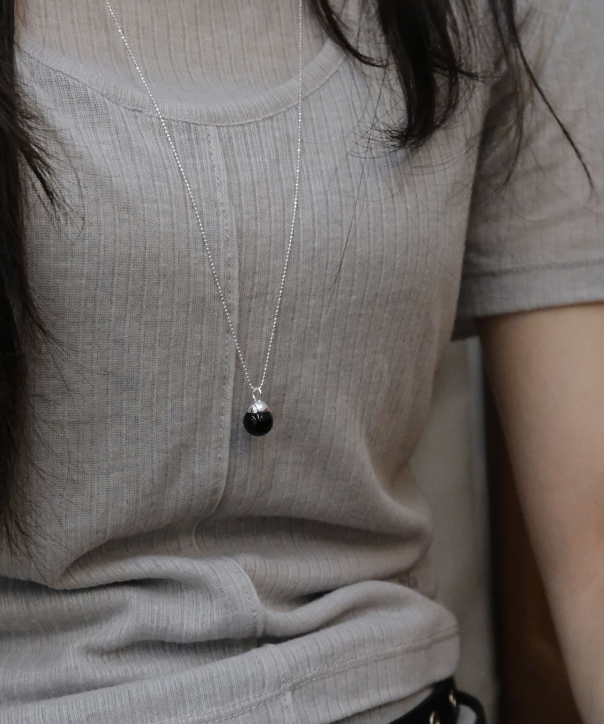 포에트리하우스(POETRYHAUS) BLACK ONYX LONG NECKLACE