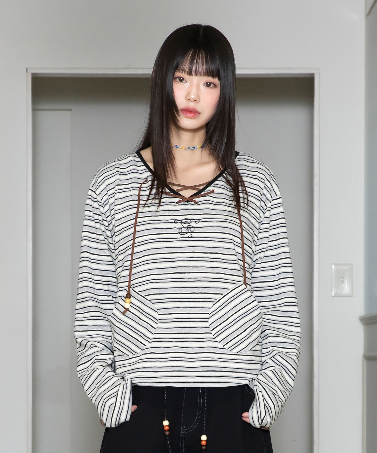 루나키후(RuNaKi'Hu') WXT084 나미 스트라이프 브이넥 롱슬리브 (GRAY)
