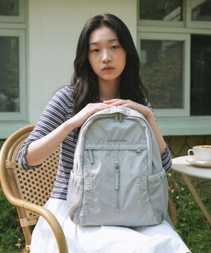Curved shirring backpack_Silver gray