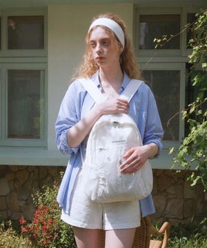 Curved shirring backpack_Cloud white