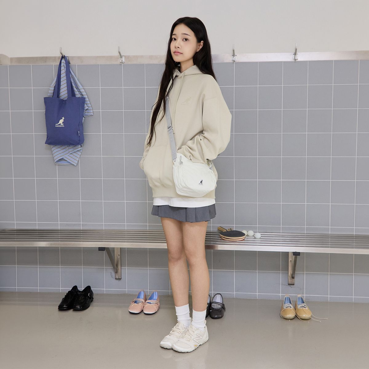 캉골(KANGOL) 에센셜 에어 스몰 크로스백 3390 화이트