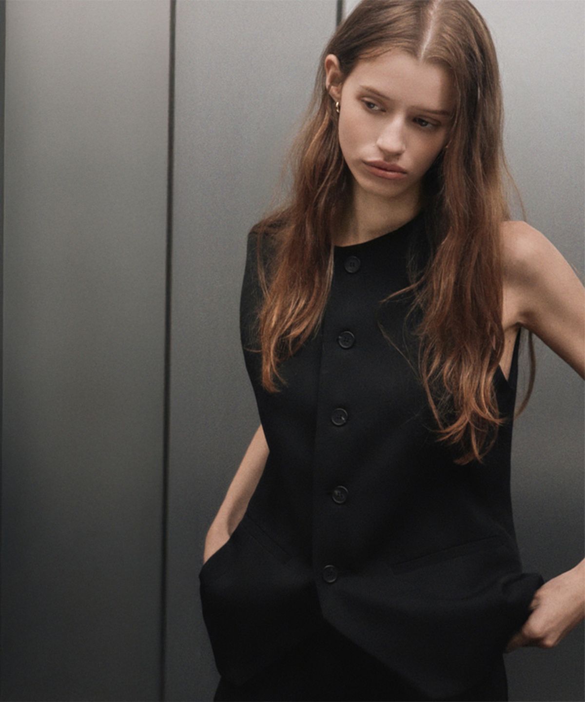 퀸스래빗(Q'SRB) Formal Structured Round Neck Tailored Vest