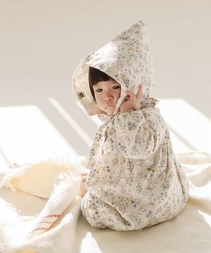 토끼가 만든 작고 예쁜 정원 속 우리아가 - 아기 프릴 바디슈트