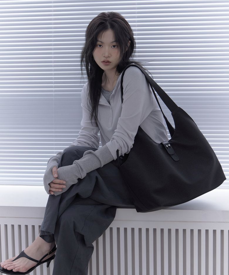 piggy buckle bag (BK)