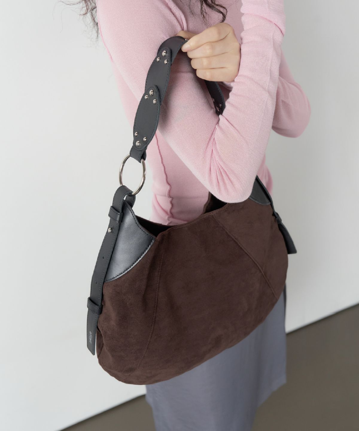 아포이(AFOYE) Ova Bag / Brown Suede