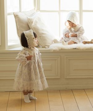 베르사유 궁전에서 보내는 쪼꼬미의 행복한 시간 -아기 레이스 원피스