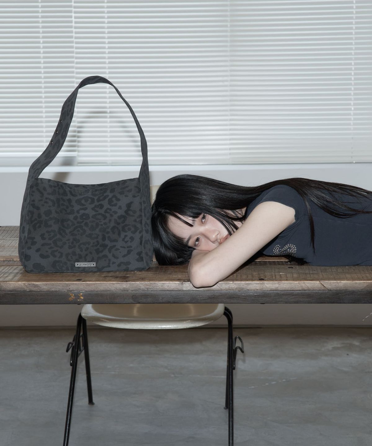 피넛루프(PEANUT LOOP) Leopard Organizer Bag Charcoal