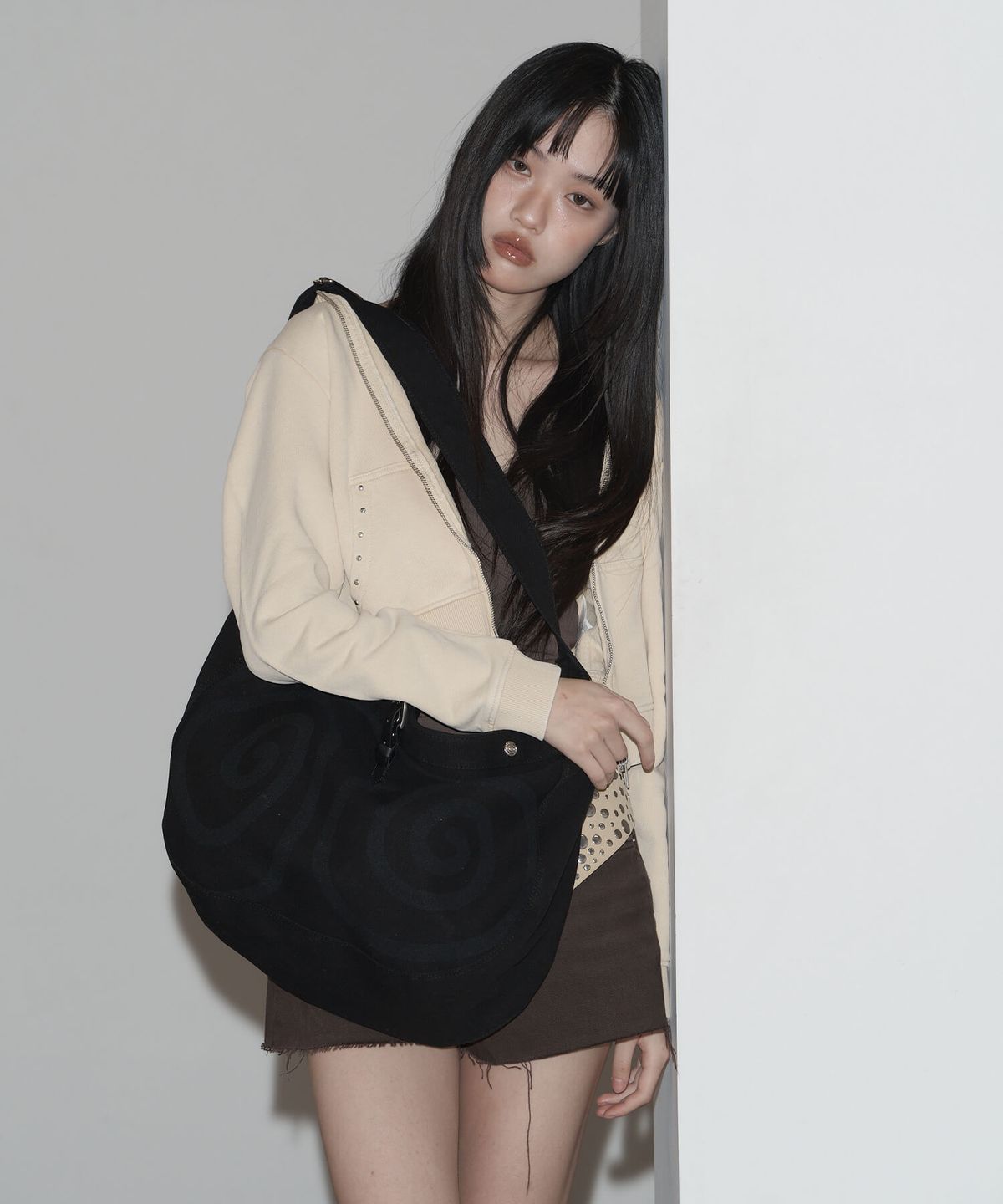 피넛루프(PEANUT LOOP) Spiral Canvas cross bag Black