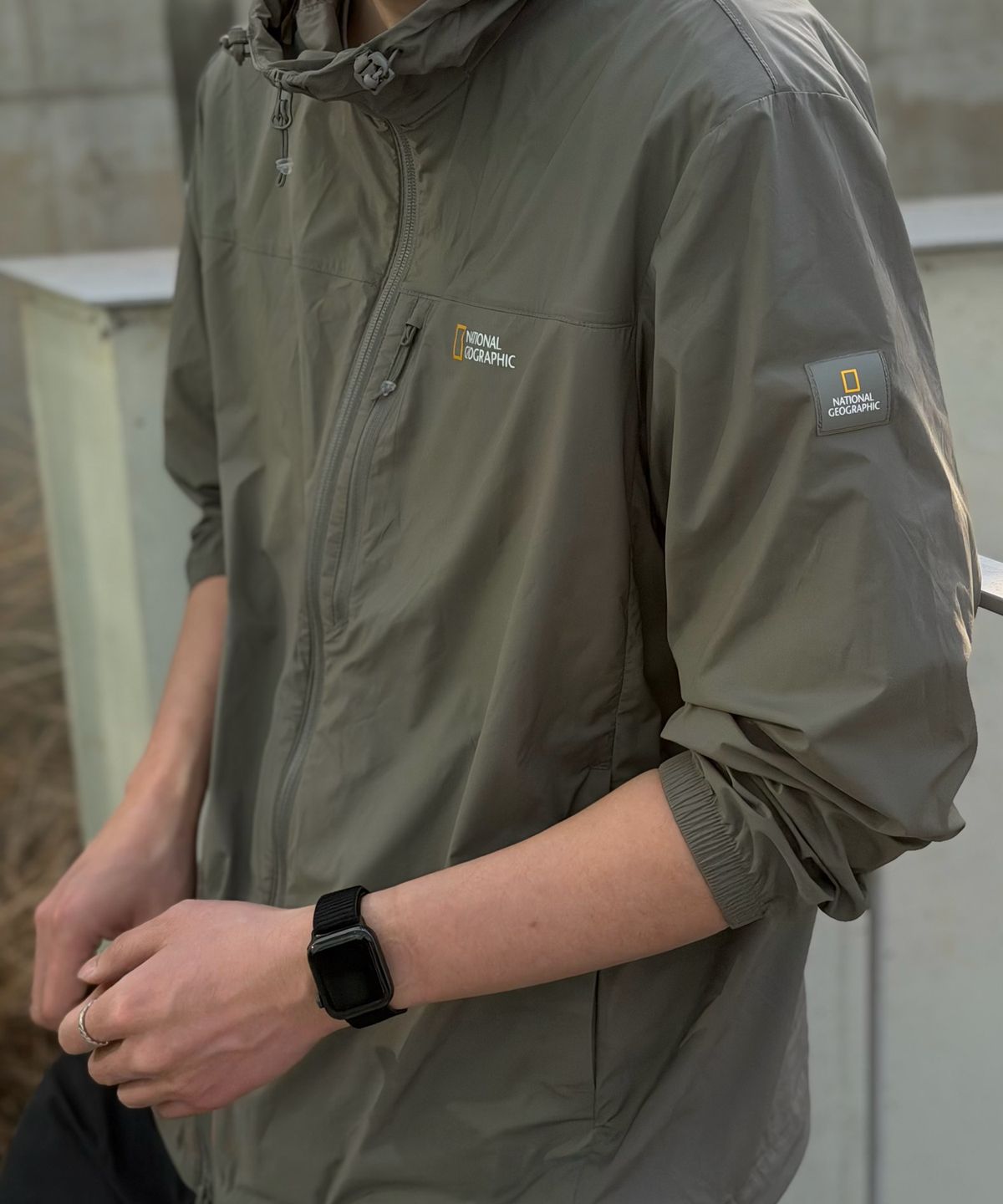 내셔널지오그래픽(NATIONALGEOGRAPHIC) N262UJP910 월리스 후드 풀집업 바람막이 G/KHAKI