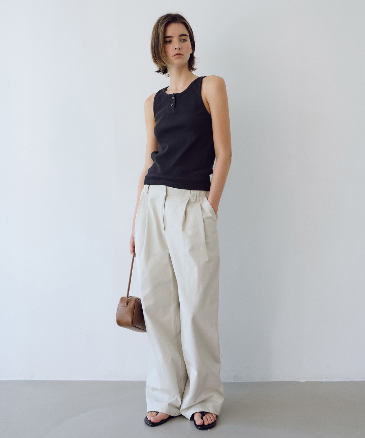 유라고(URAGO) Button two-tuck chino pants