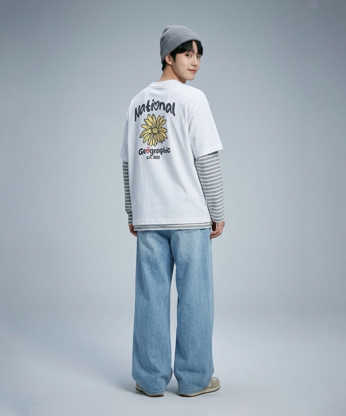 내셔널지오그래픽(NATIONALGEOGRAPHIC) N262UTS905 선플라워 그래픽 세미오버핏 반팔 티셔츠 WHITE