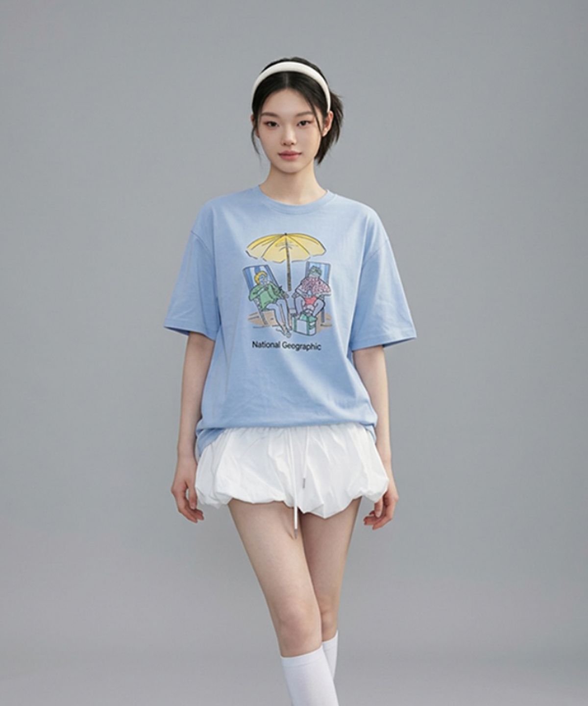 내셔널지오그래픽(NATIONALGEOGRAPHIC) N262UTS908 바캉스 그래픽 세미오버핏 반팔 티셔츠 STORM BLUE