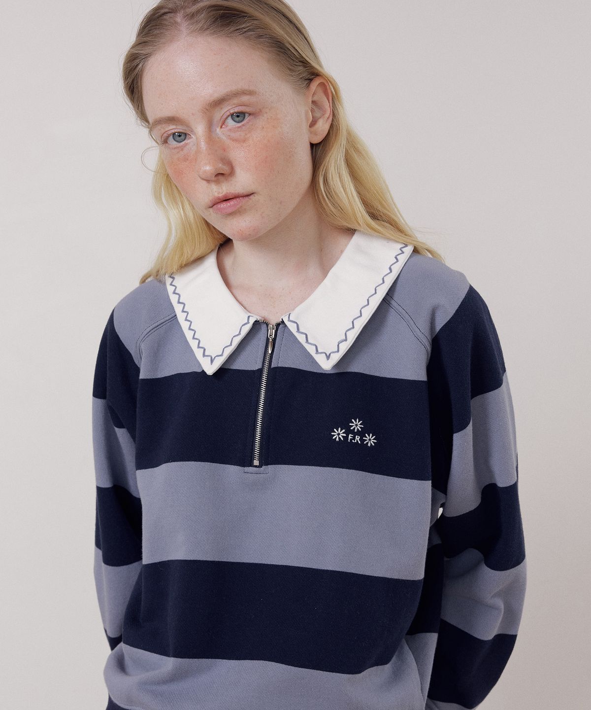 프리터(FRITUR) Embroidery Round Collar Sweatshirt Light Blue_F261TS04