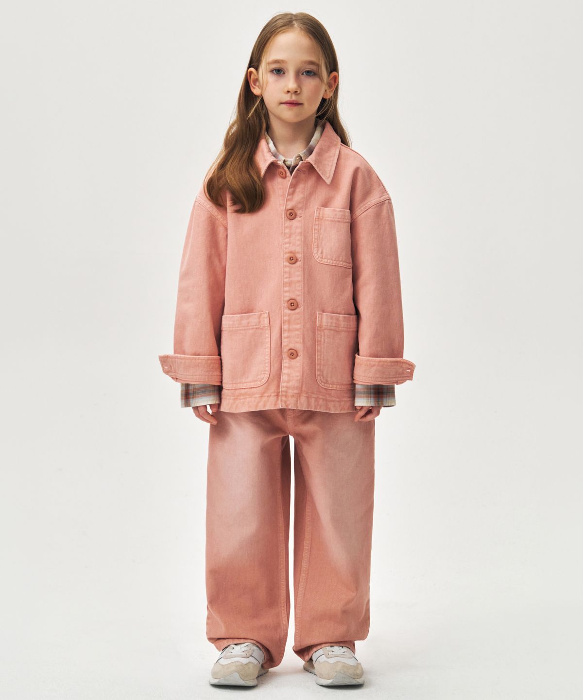 무신사 스탠다드 키즈(MUSINSA STANDARD KIDS) 피그먼트 데님 초어 재킷 & 피그먼트 와이드 데님 팬츠 셋업 [코랄]