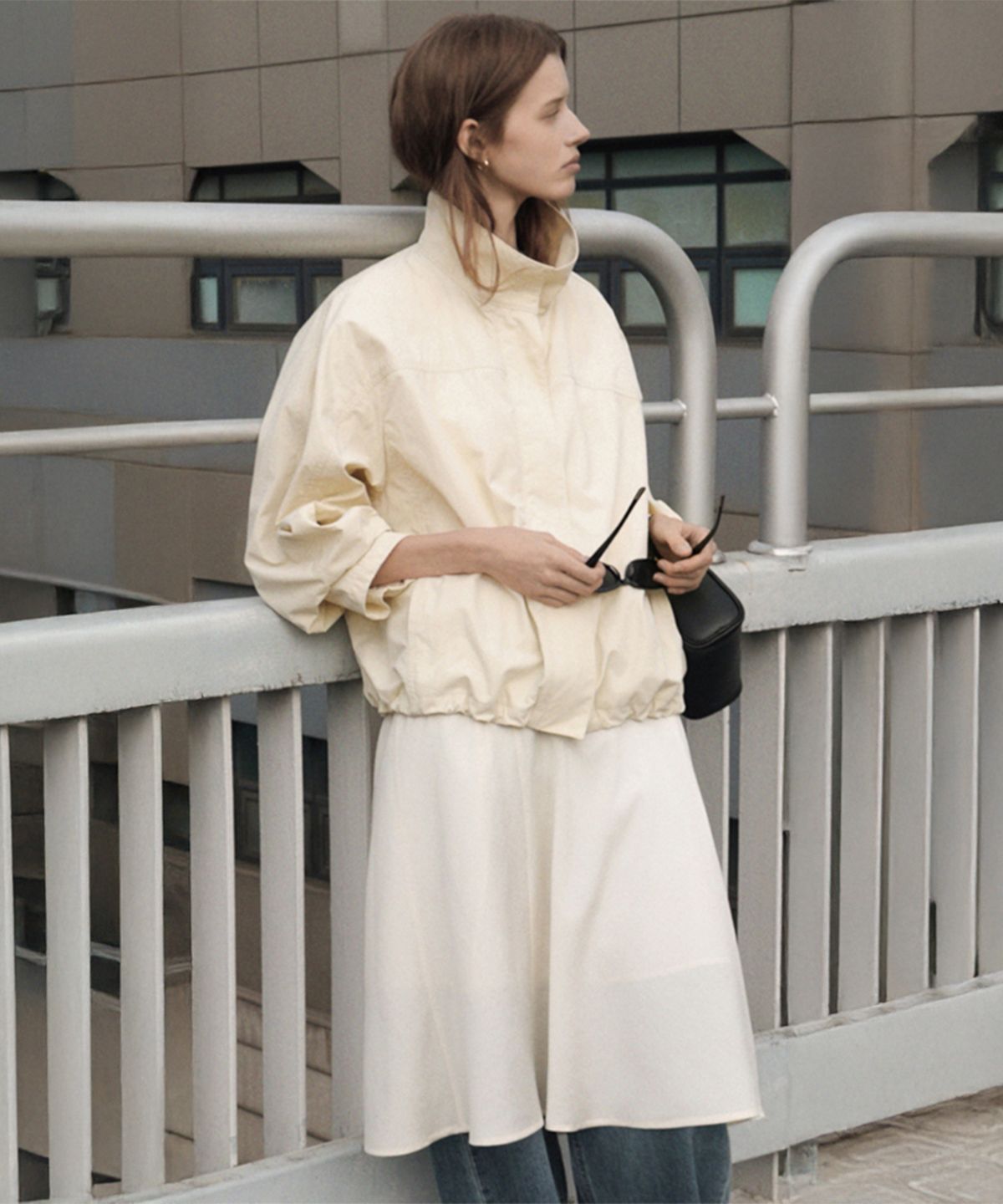 퀸스래빗(Q'SRB) High-Neck Raglan Drawstring Wind Jumper