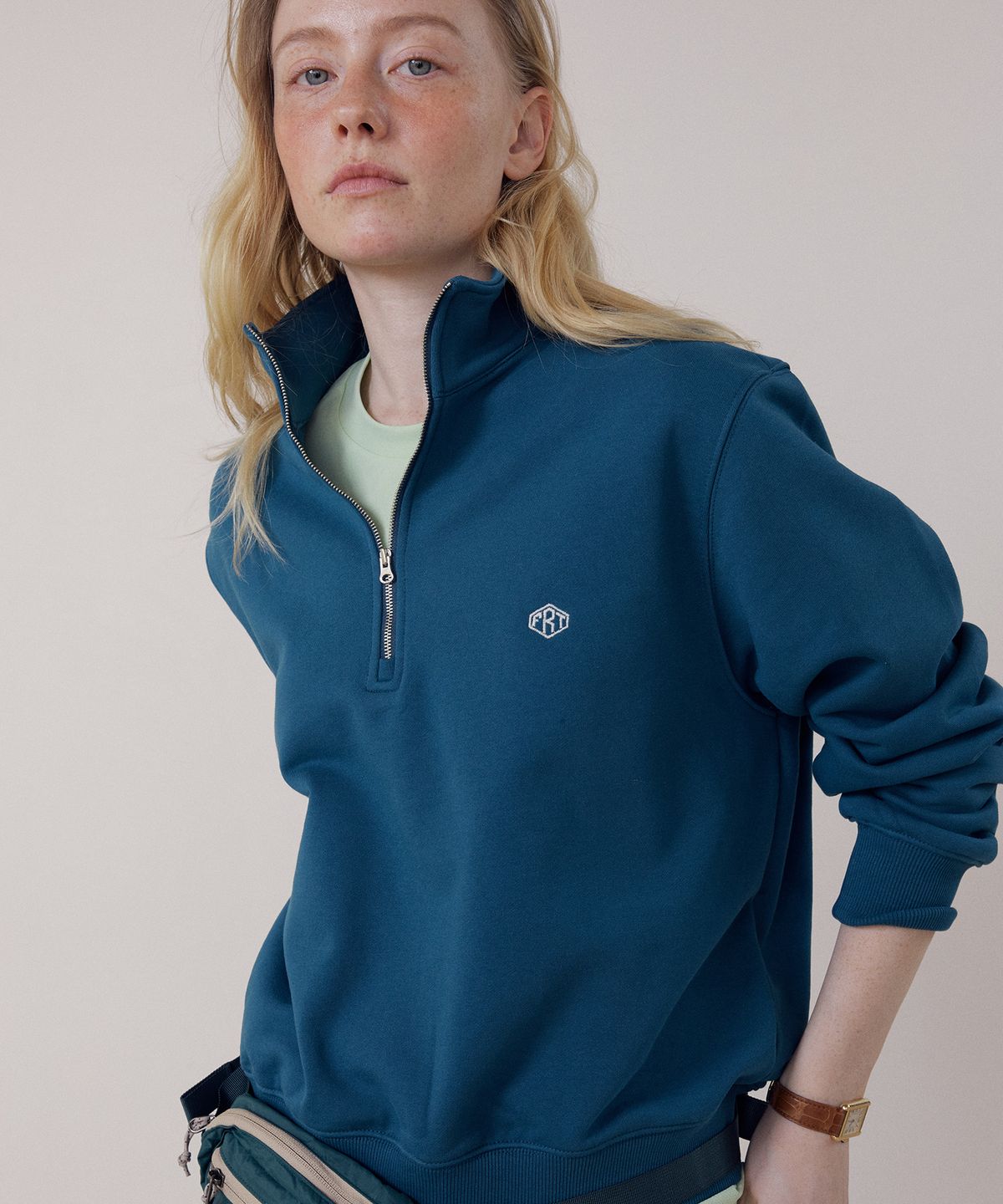 프리터(FRITUR) Logo Half Zip-up Blue_F261TS10