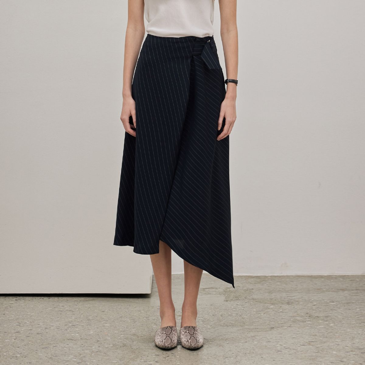히이크(HYYK) Striped Flared Skirt_Navy
