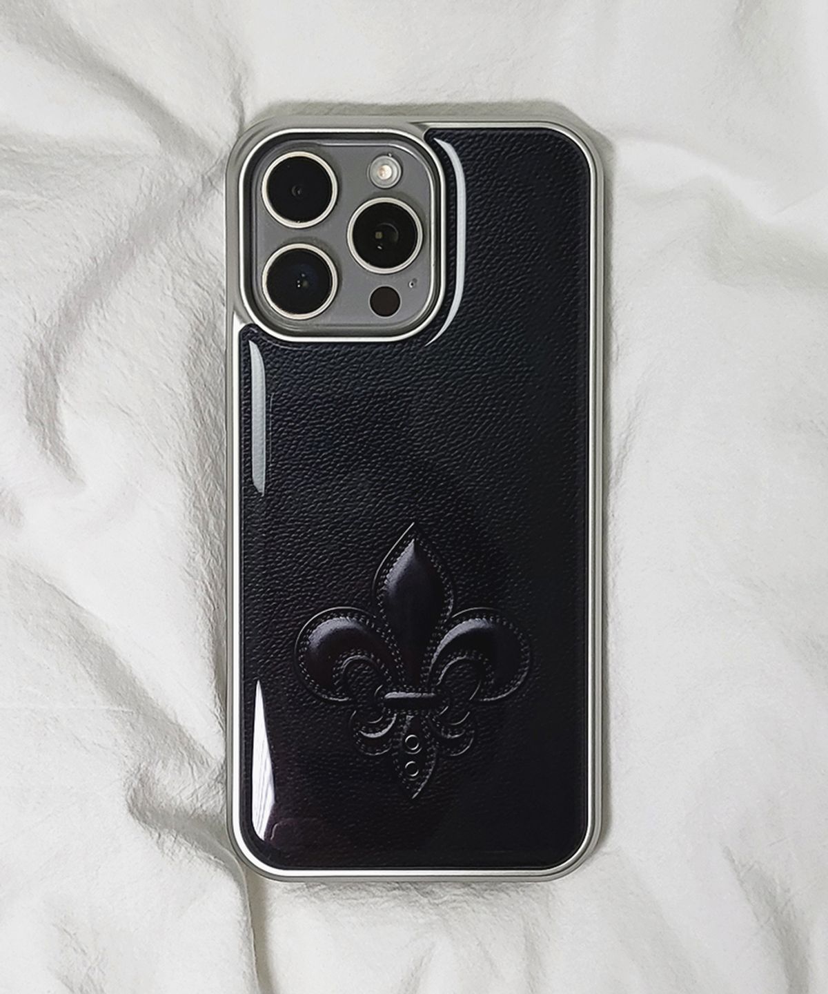 메모리즈바운더리(MEMORIESBOUNDARY) AETERNA Sacred Fleur de Lis Graphic Phone Case (Black)(SV_Epoxy/MagSafe Glass)