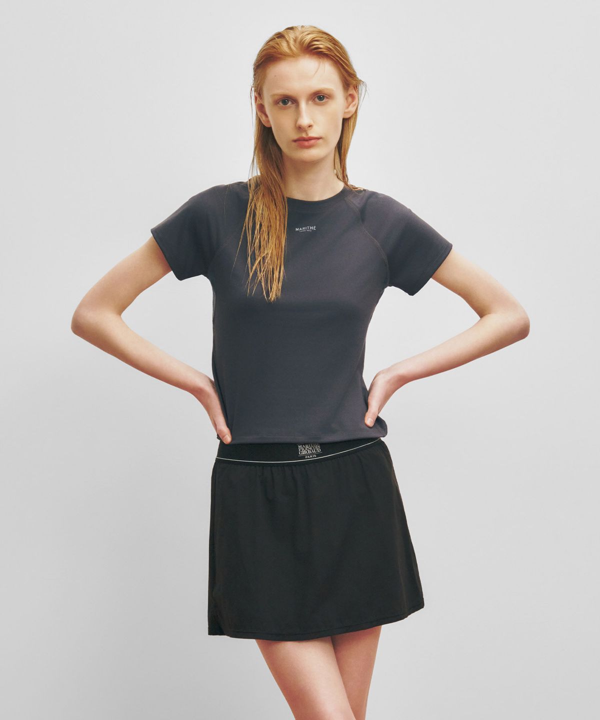 마리떼 스포츠(MARITHÉ SPORT) MARITHE SPORT W ATHLEISURE SLIM CROP TEE charcoal