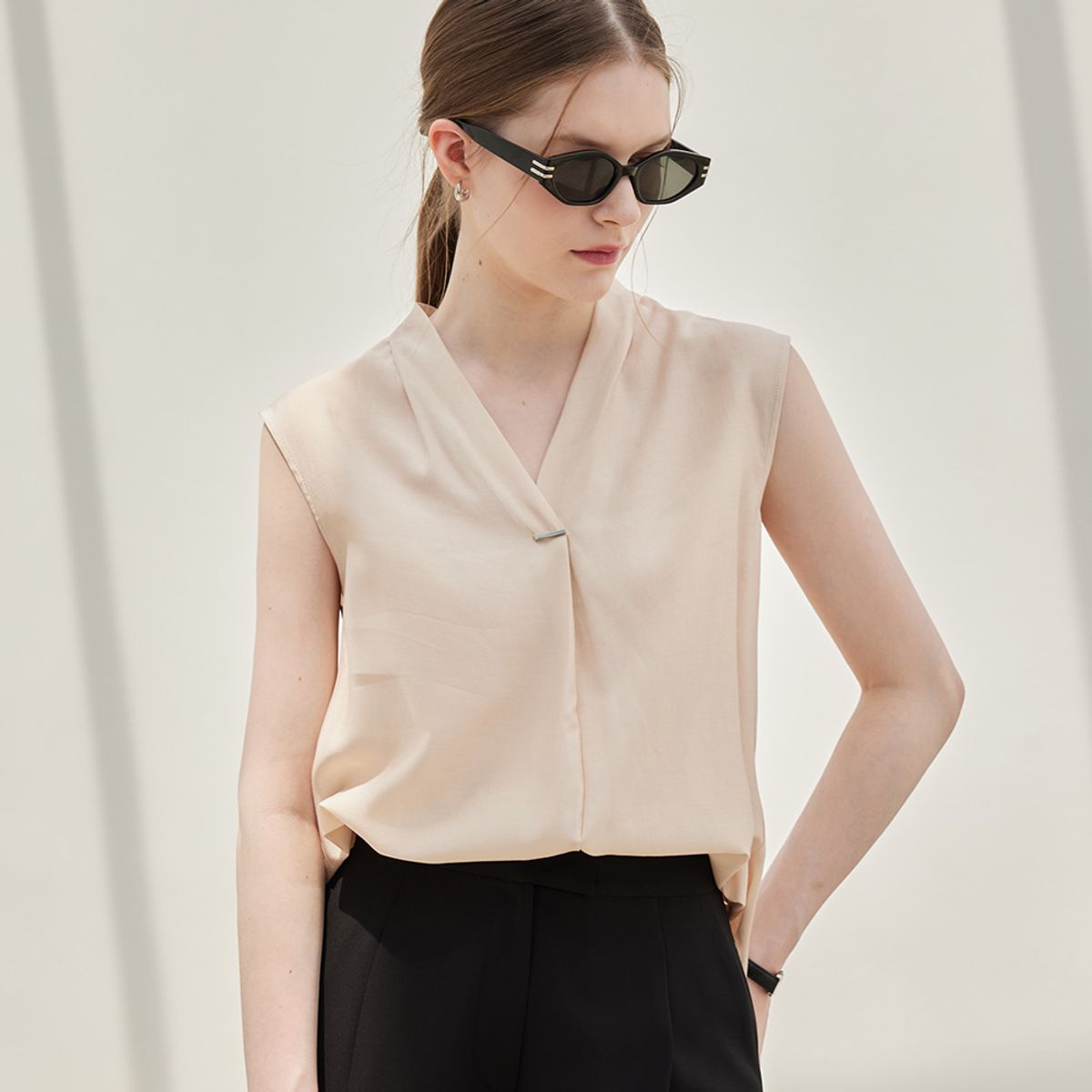 히이크(HYYK) Tencel French Sleeve Blouse_Beige