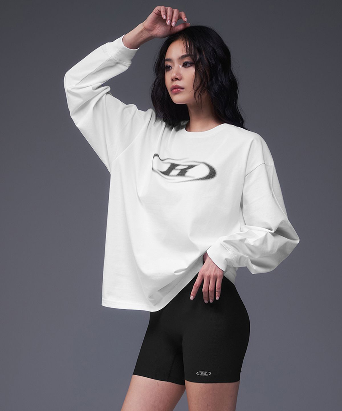 본투윈(BORN TO WIN) W HALFTONE LOGO OVER FIT LONG SLEEVE [WHITE]