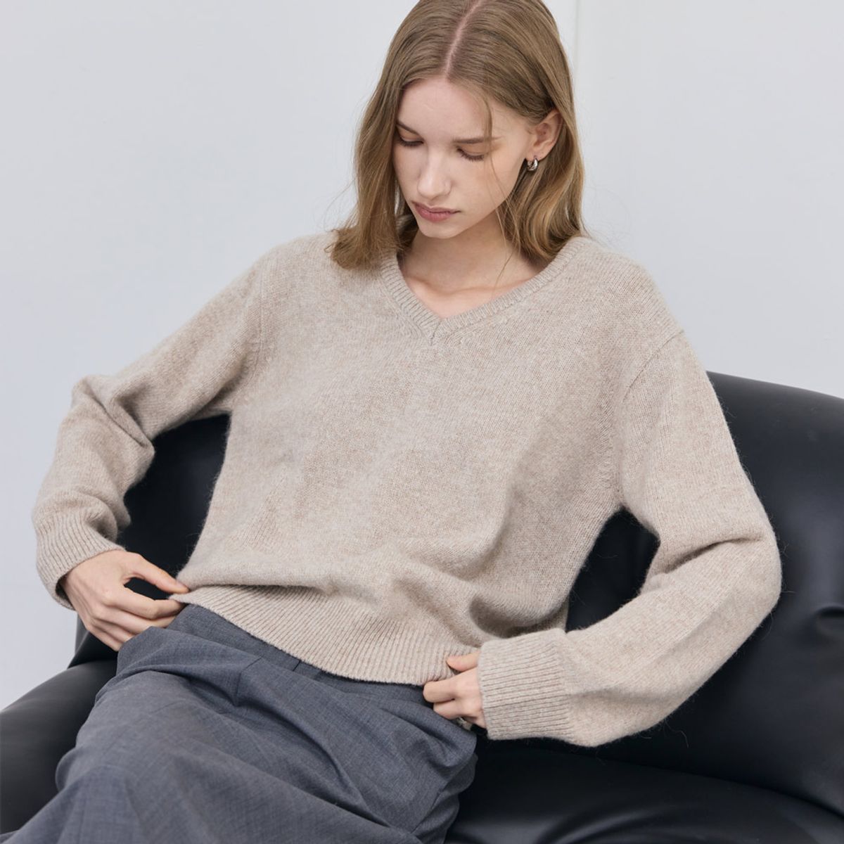 히이크(HYYK) Alpaca V-neck Knit_Melange Beige