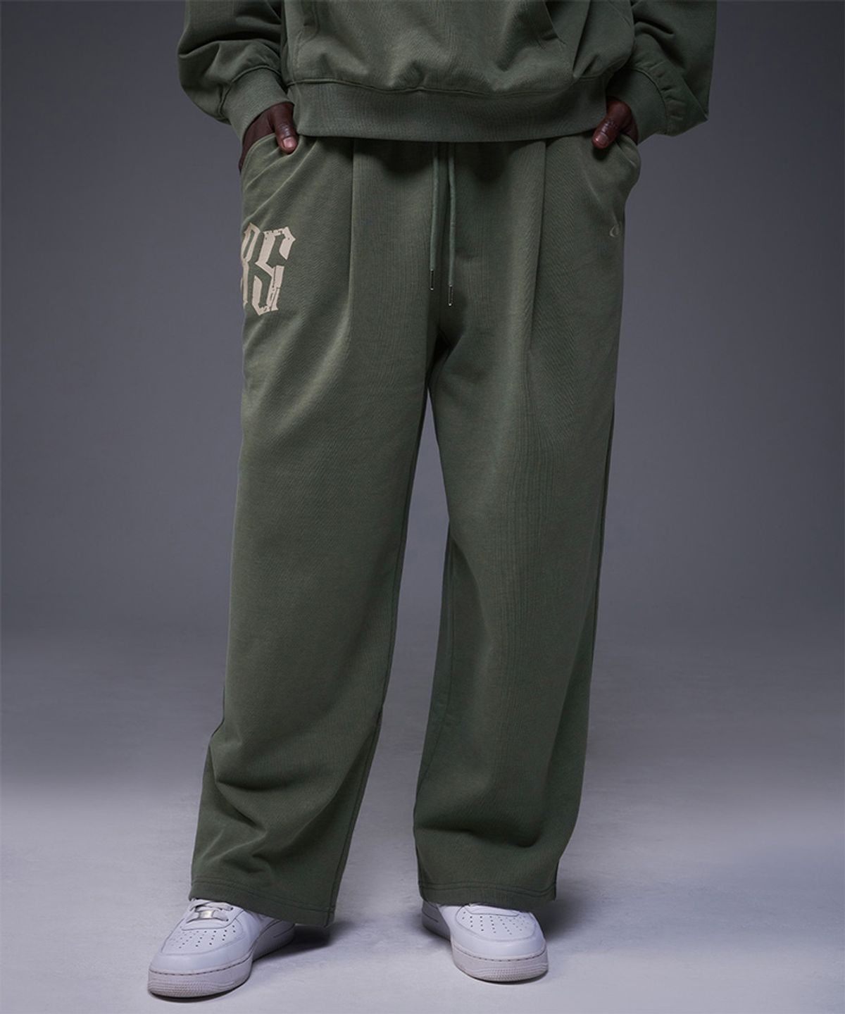 본투윈(BORN TO WIN) 85 PIGMENT ONE TUCK SEMI WIDE FIT PANTS [KHAKI]