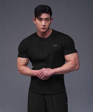 B PENDANT HENRY NECK MUSCLE FIT T-SHIRTS [BLACK]