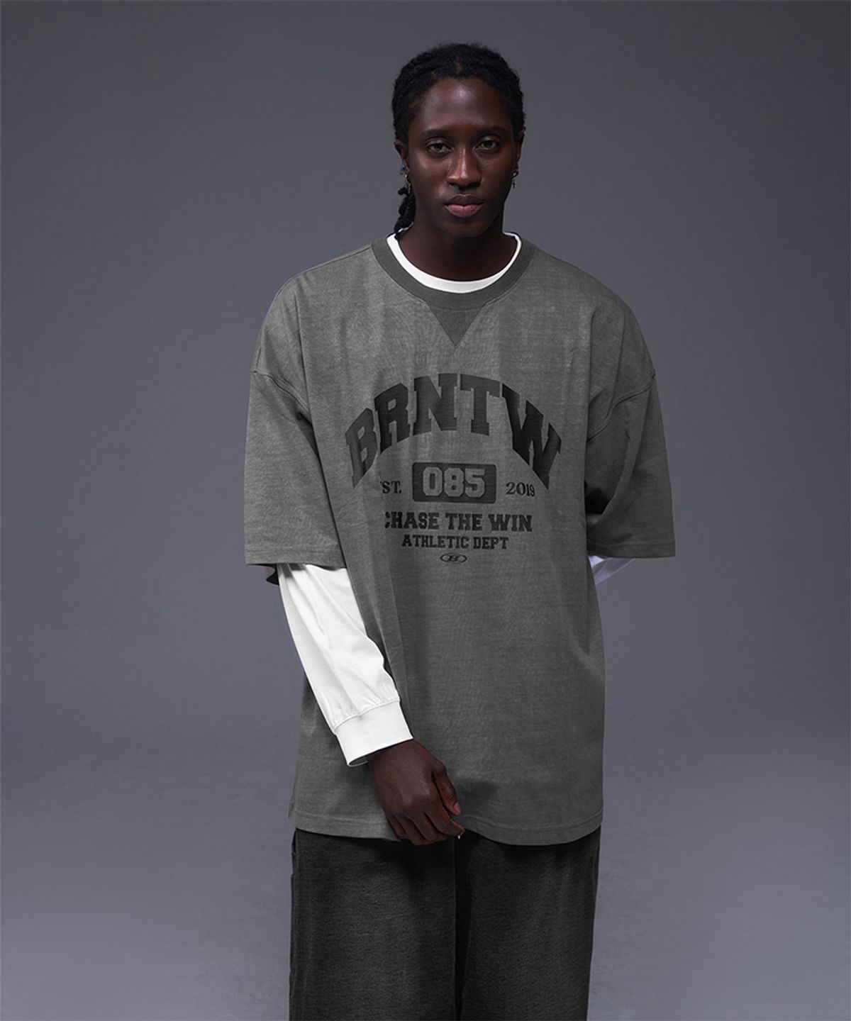 본투윈(BORN TO WIN) BRNTW PIGMENT EXTRA FIT T-SHIRTS [CHARCOAL]