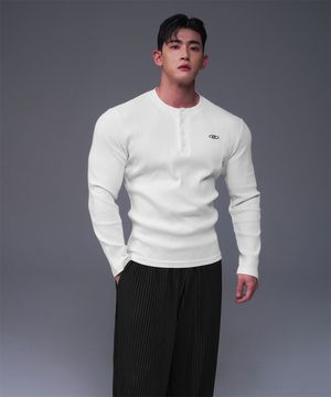 B PENDANT HENRY NECK MUSCLE FIT LONG SLEEVE [WHITE]