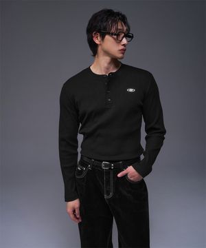 B PENDANT HENRY NECK MUSCLE FIT LONG SLEEVE [BLACK]