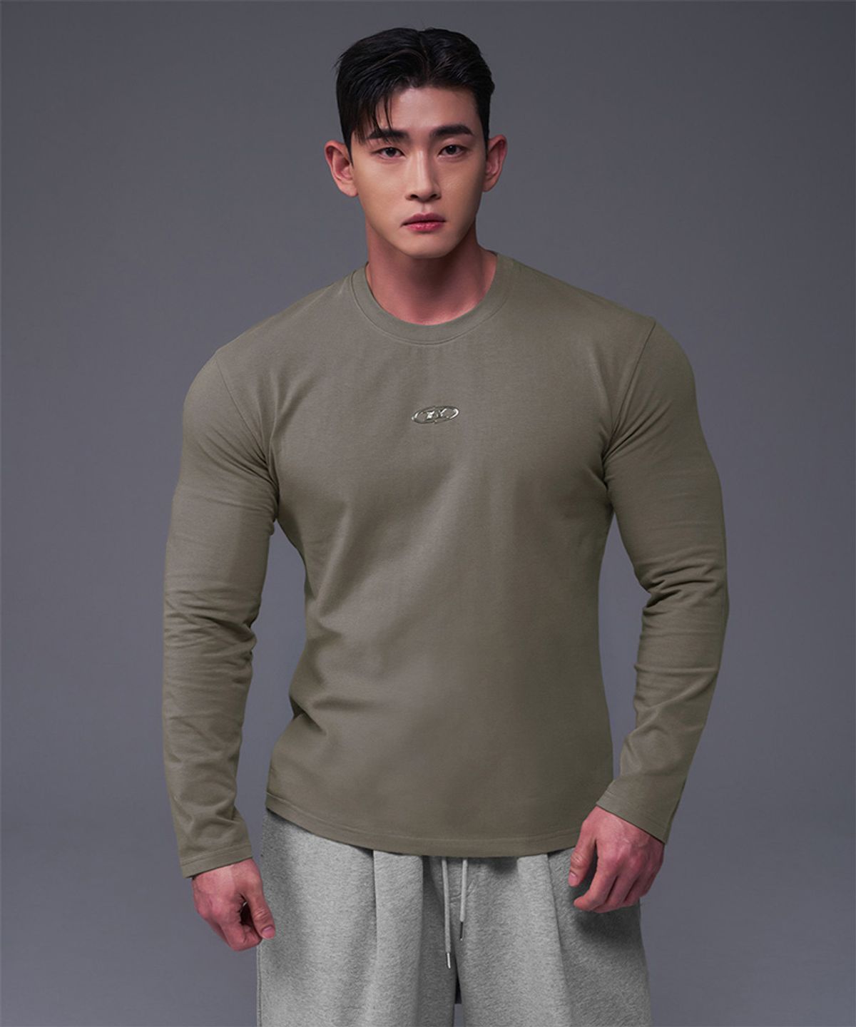 본투윈(BORN TO WIN) SILVER B LOGO MUSCLE FIT LONG SLEEVE [KHAKI]
