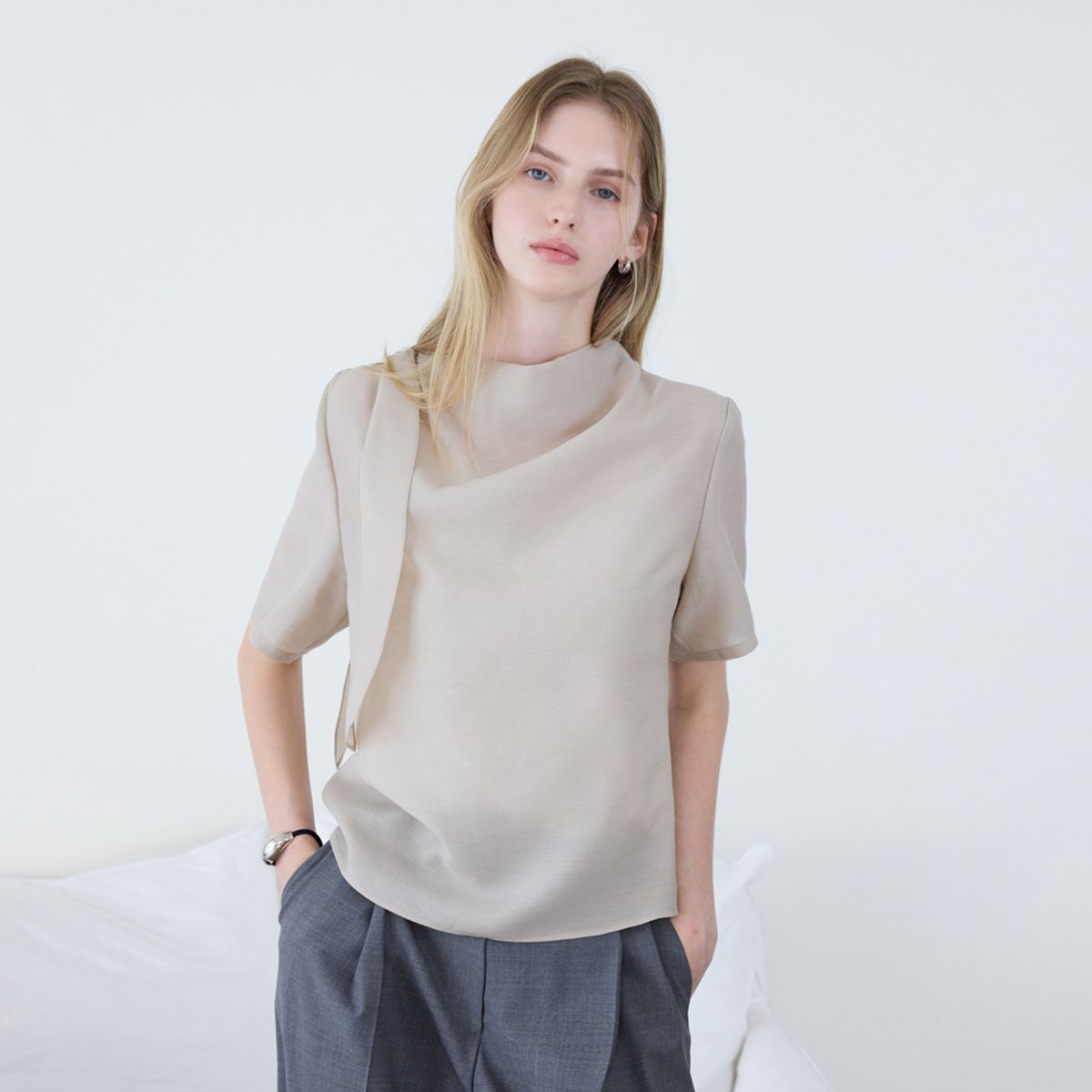 히이크(HYYK) Tencel Cowl Blouse_Sand Beige