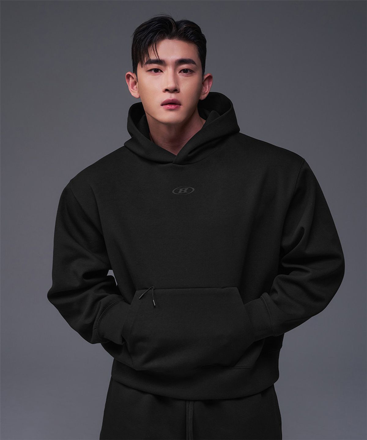 본투윈(BORN TO WIN) SYMBOL B TECH HOODIE [BLACK]