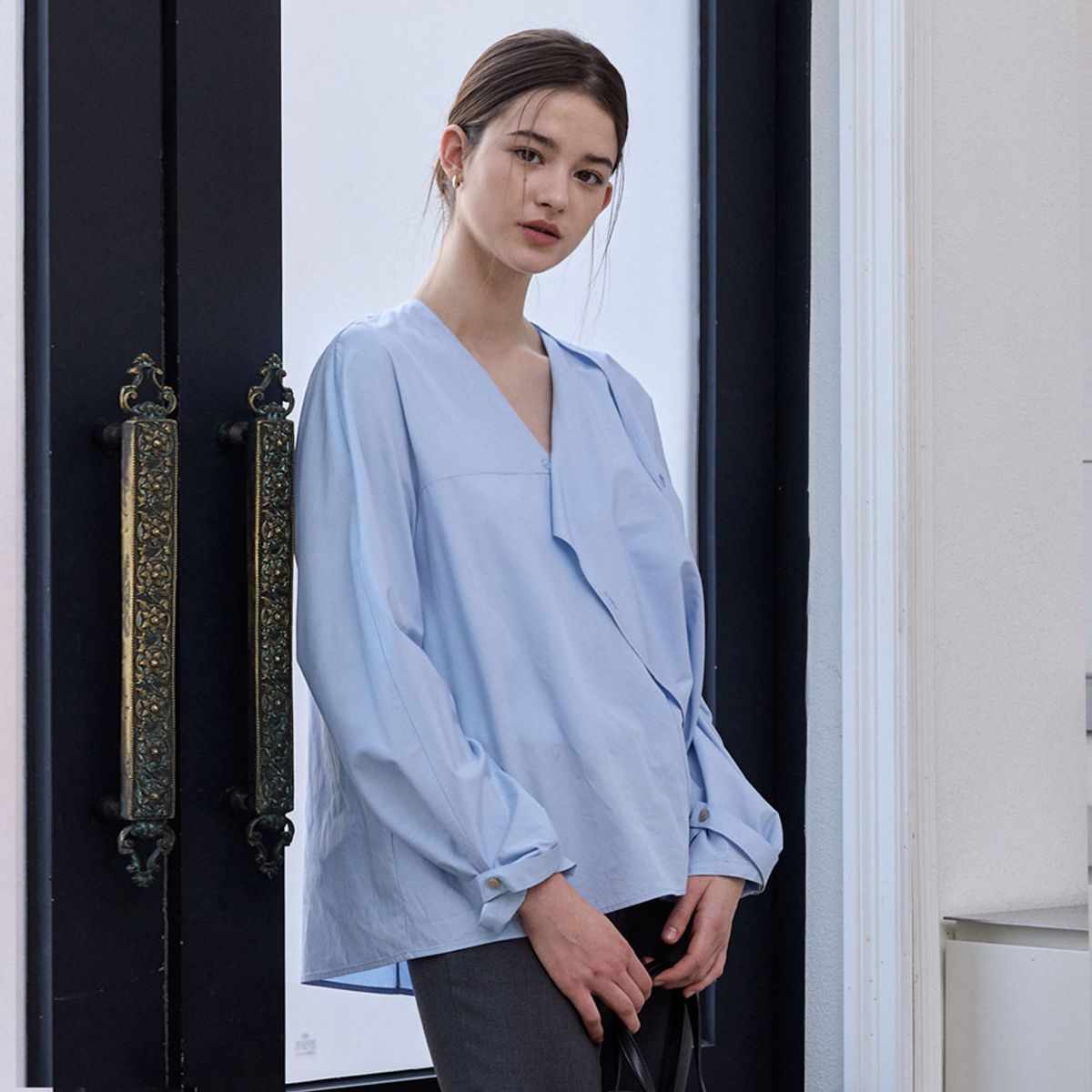 히이크(HYYK) Asymmetric Tencel Blouse_Light Blue
