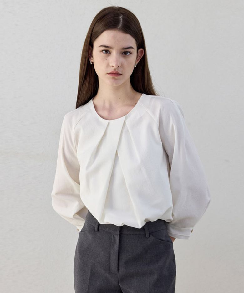 Soft Tuck Round Blouse_Cream