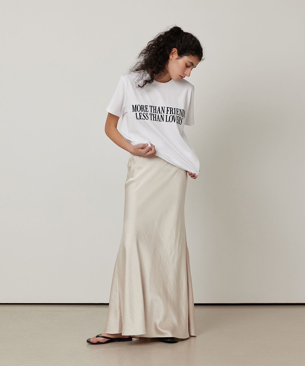 퀸스래빗(Q'SRB) Silky Satin Hidden-banding Draping Long Skirt