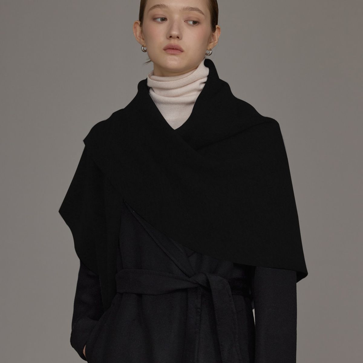 히이크(HYYK) Lambs Wool Muffler Cape_Black