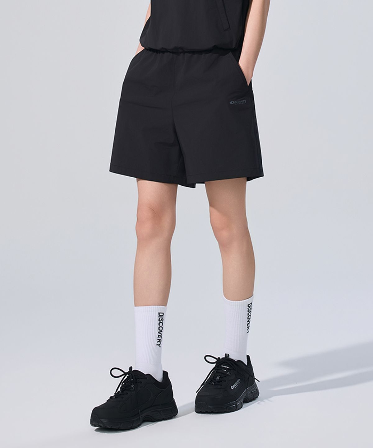 디스커버리 익스페디션(DISCOVERY EXPEDITION) 여성 프레시벤트 경량 우븐 트레이닝 4부 쇼츠 (BLACK)
