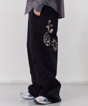 [유정 PICK] 아플리케 스웻 팬츠 블랙