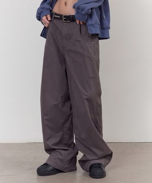 플리츠 워시드 팬츠 차콜