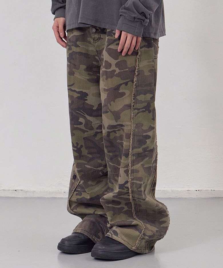 커브드 라인 카모 팬츠