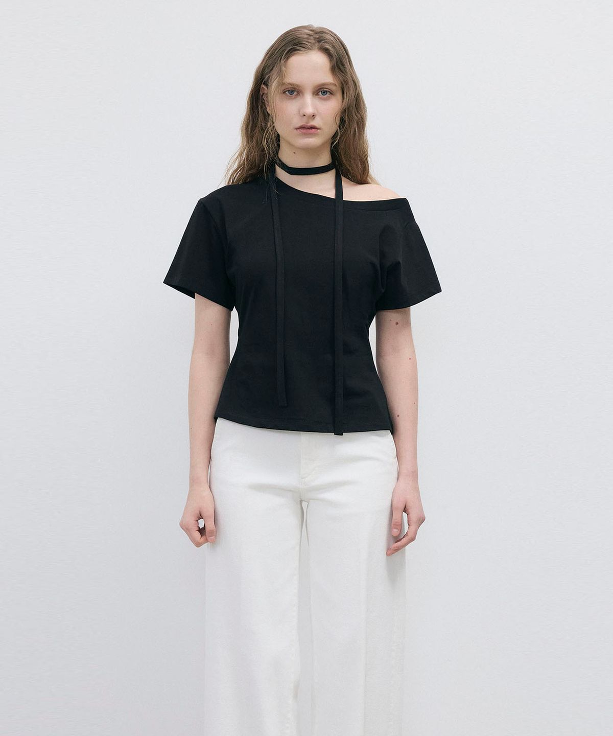 씨커슨(CKUSUN) TIE STRAP ONE-SHOULDER T-SHIRT - BLACK