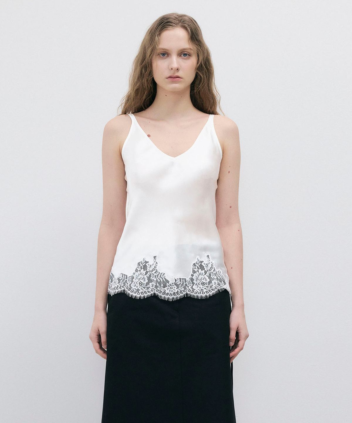 씨커슨(CKUSUN) LACE BLOCK SILK SLEEVELESS TOP - WHITE