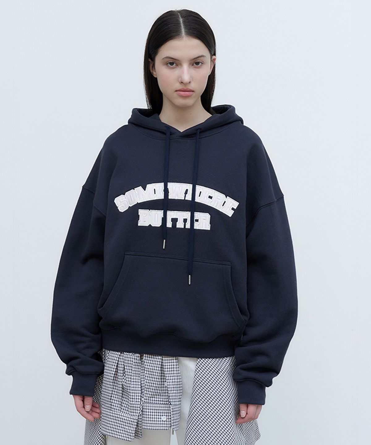 썸웨어버터(SOMEWHEREBUTTER) Satin Heart Logo Hoodie - Navy