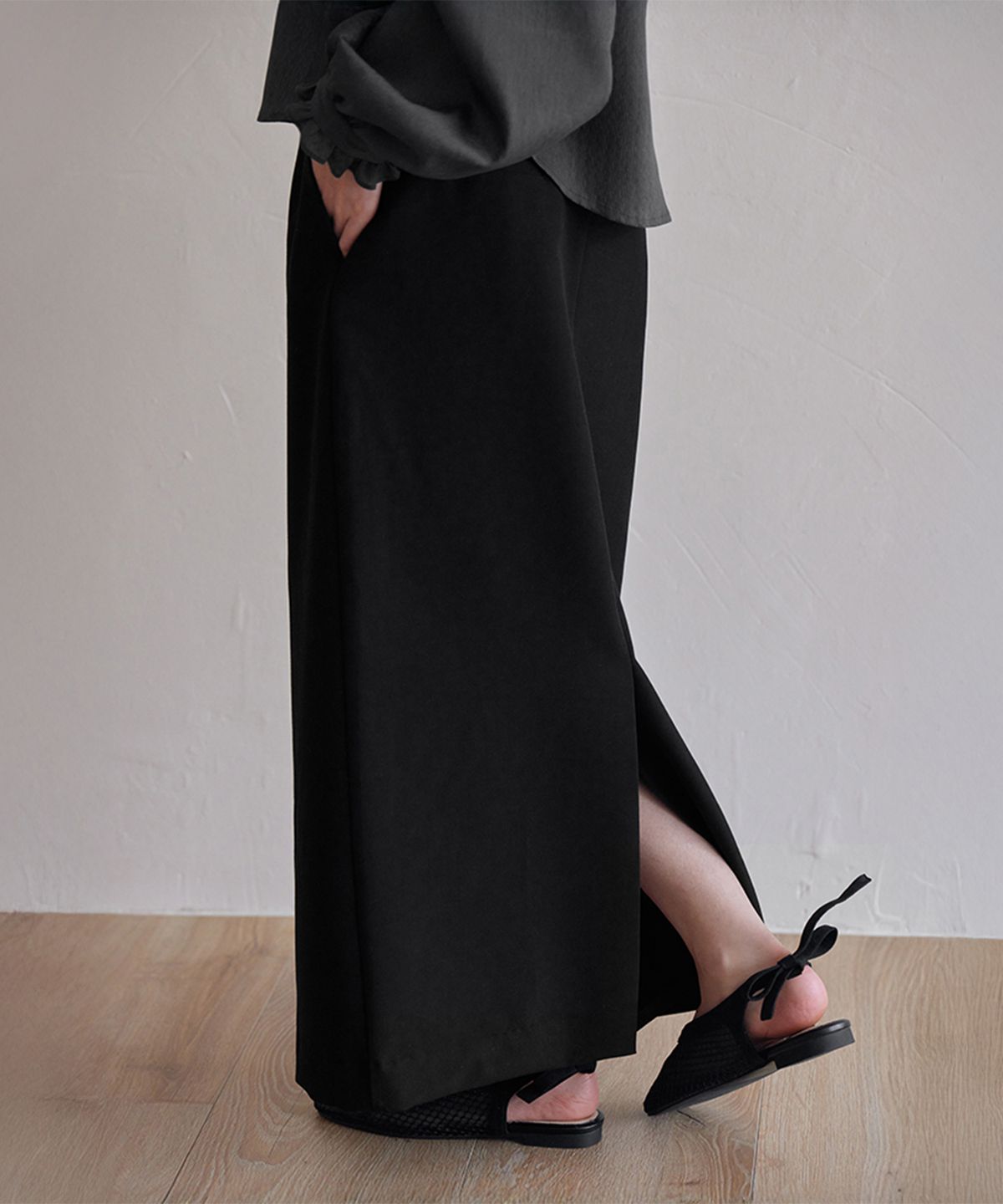 런던다다(LONDONDADA) H-Line Strap Skirt, BLACK